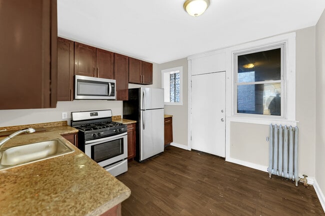 6356 S Sacramento Ave in Chicago, IL - Building Photo - Building Photo