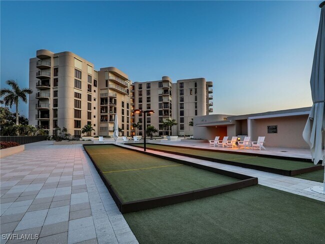property at 3215 Gulf Shore Blvd N