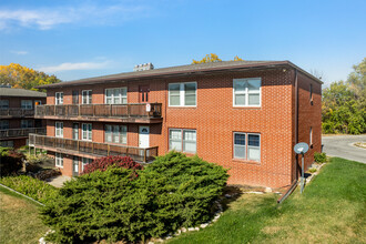 Lakeview Apartments in Omaha, NE - Foto de edificio - Primary Photo