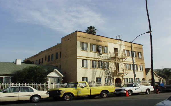 152 N Alexandria Ave in Los Angeles, CA - Building Photo - Building Photo