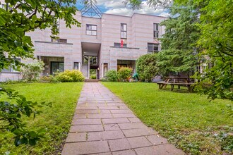 2345 Quesnel Rue in Montréal, QC - Building Photo - Building Photo