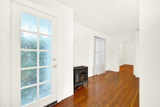 519 Virginia St, Unit Unit B in Vallejo, CA - Building Photo - Building Photo