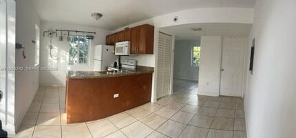 210 NW 16th St in Miami, FL - Building Photo - Building Photo