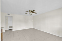 Sterling Oak Apartments in Weslaco, TX - Foto de edificio - Interior Photo