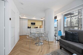 225 Adelaide St W, Unit SI ID1357636P in Toronto, ON - Building Photo - Building Photo