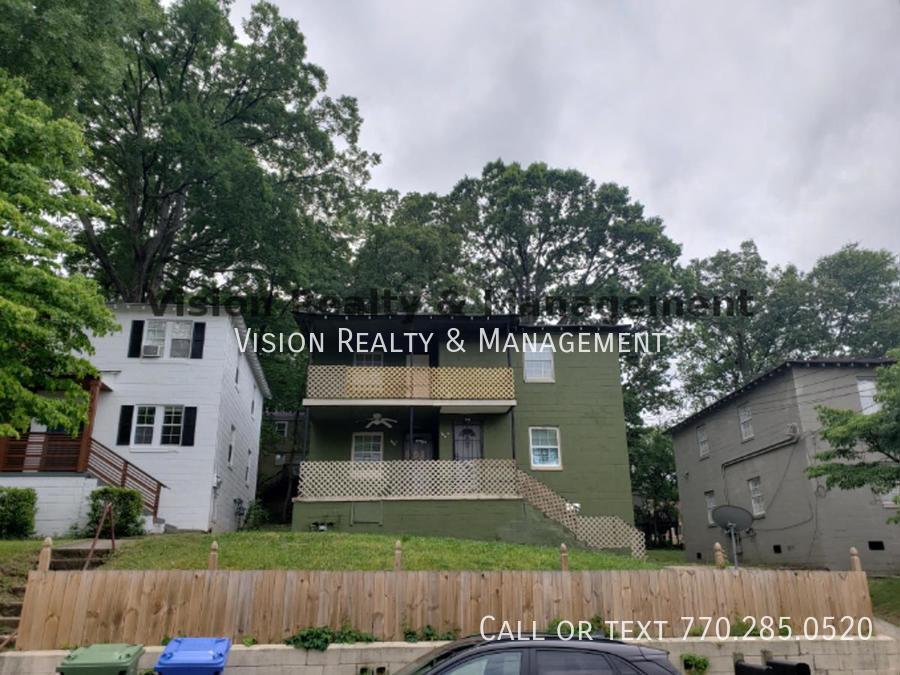1070 Ollie Cir NW in Atlanta, GA - Building Photo