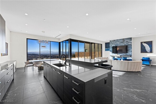 577 Overlook Rim Dr in Henderson, NV - Building Photo - Building Photo