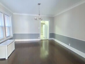 8028 S Phillips Ave, Unit 2F in Chicago, IL - Foto de edificio - Building Photo