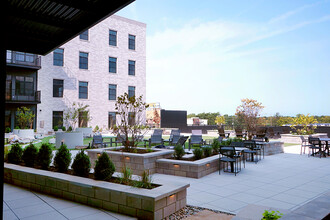 The Pearl in Fort Wayne, IN - Foto de edificio - Building Photo