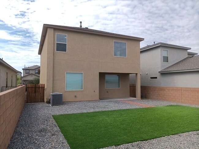 4863 Blackburn Rd NE in Rio Rancho, NM - Foto de edificio - Building Photo