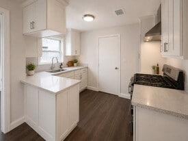 2303 N Cleveland St in Dayton, TX - Building Photo