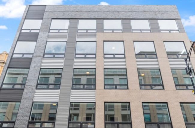 property at 3217 N Clark St