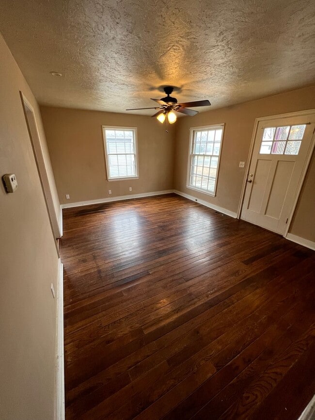 522 W Elm St in Junction City, KS - Building Photo - Building Photo