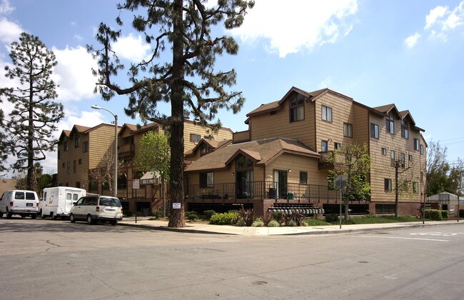 802 W Pine in Santa Ana, CA - Foto de edificio - Building Photo