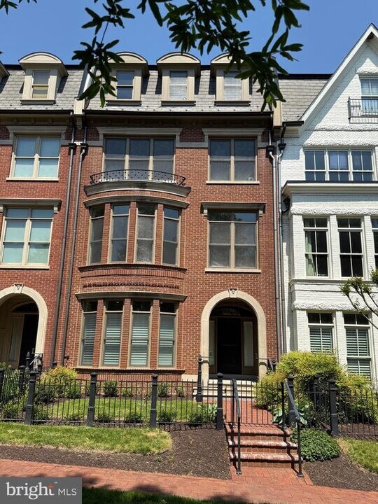 10777 Symphony Park Dr in North Bethesda, MD - Foto de edificio
