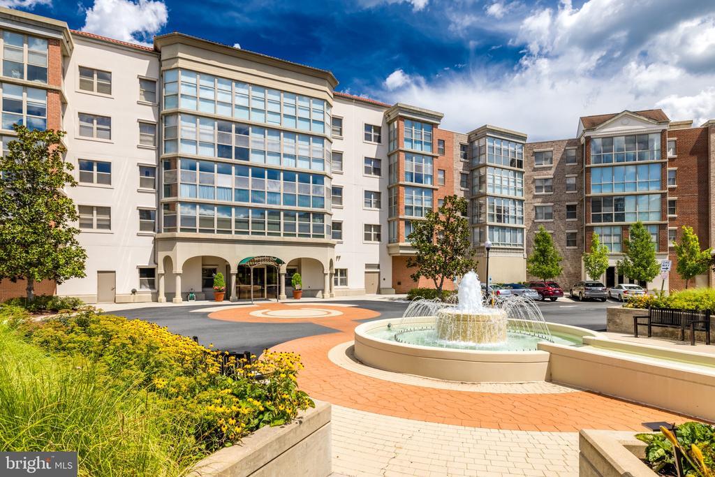 19360 Magnolia Grove Square, Unit 310 in Leesburg, VA - Building Photo