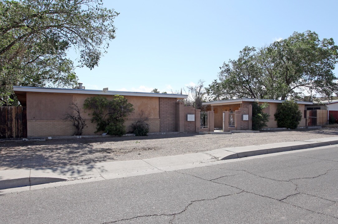 210-212 Charleston St NE in Albuquerque, NM - Building Photo