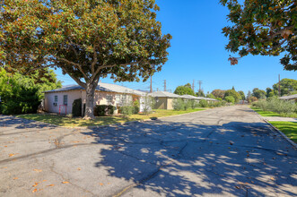 10620-10645 Lynrose St in Temple City, CA - Building Photo - Building Photo