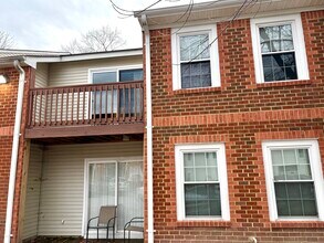 208 Quarter Trl, Unit Apt H in Newport News, VA - Building Photo - Building Photo