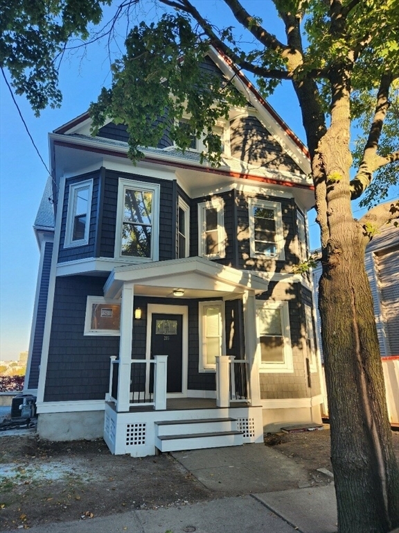 285 Medford St, Unit 2 in Somerville, MA - Foto de edificio - Building Photo