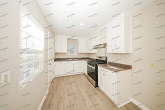 1020 S Holly Dr in Midwest City, OK - Building Photo - Building Photo