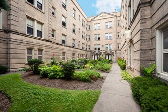 Ivy Villas in Chicago, IL - Foto de edificio - Building Photo