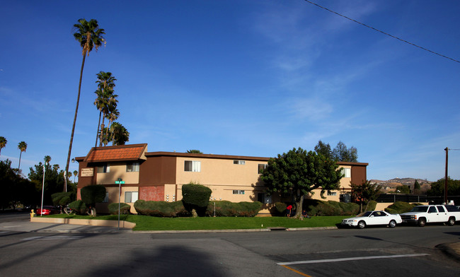 Magnolia Tree Apartments in Corona, CA - Foto de edificio - Building Photo