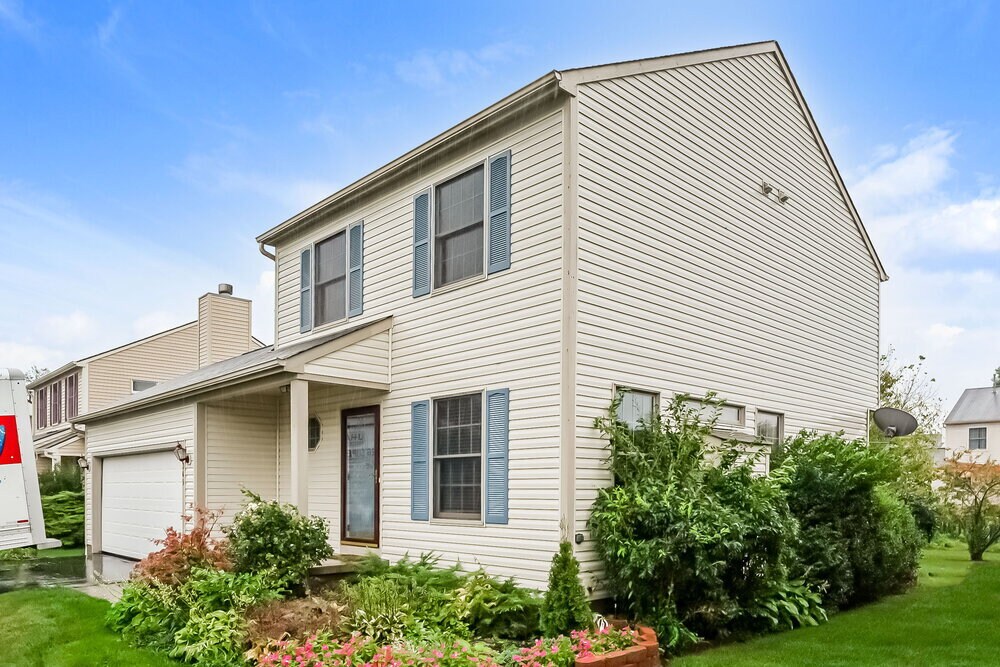 349 Holly Grove Rd in Lewis Center, OH - Building Photo