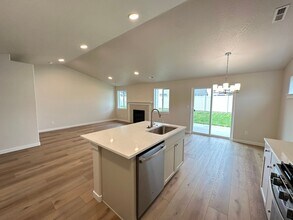 13401 N Apex Way in Hayden, ID - Building Photo - Building Photo