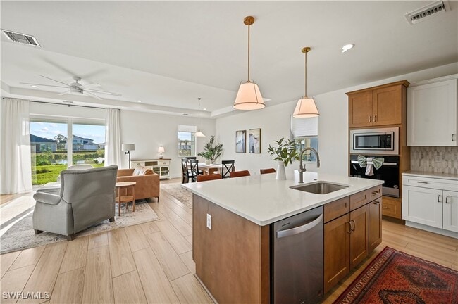 16085 Preservation Blvd in Punta Gorda, FL - Foto de edificio - Building Photo