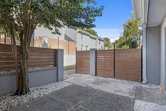 6211 Manor Rd in Austin, TX - Building Photo - Building Photo