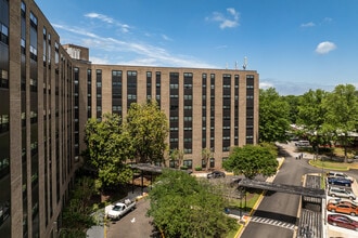 Braywood Manor in Norfolk, VA - Building Photo - Building Photo