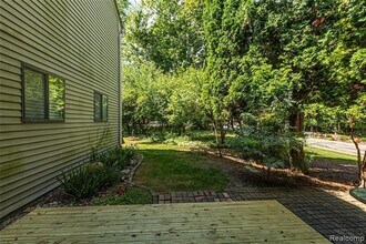 1570 Streamwood Ct, Unit B8 in Rochester Hills, MI - Building Photo - Building Photo