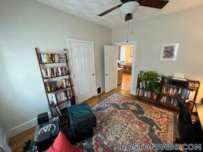 24 Ellington Rd, Unit 2 in Somerville, MA - Building Photo - Building Photo