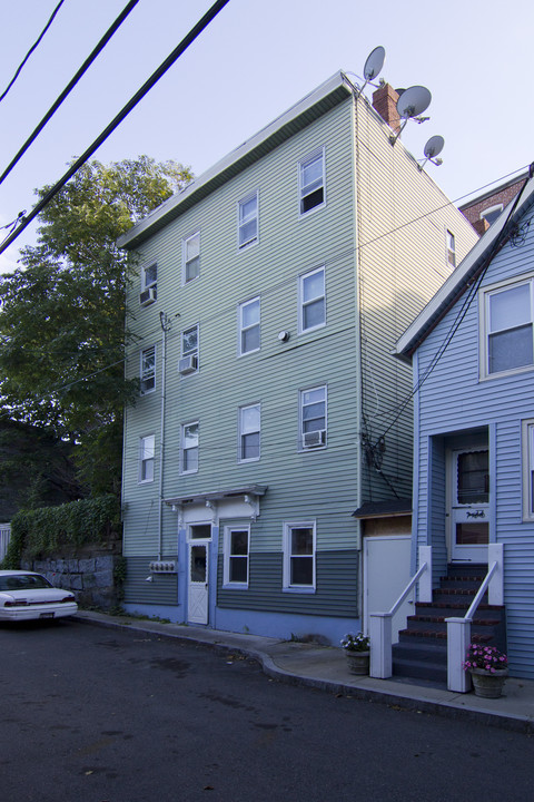 10 Lamson Ct in East Boston, MA - Building Photo