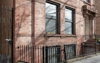 232 Montgomery St in Jersey City, NJ - Building Photo - Building Photo