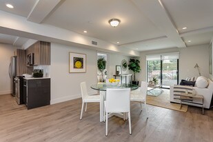 1306 N Orange Drive, Los Angeles CA 90028 in Los Angeles, CA - Building Photo