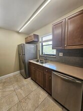 2050 N Congress Ave in West Palm Beach, FL - Building Photo - Building Photo