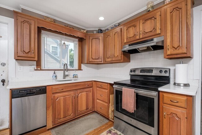 73 Betts Rd in Belmont, MA - Foto de edificio - Building Photo