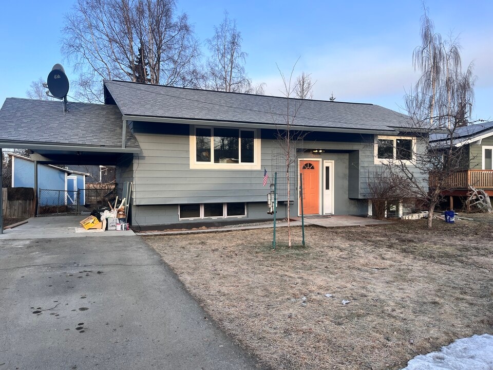 2051 Campbell Pl in Anchorage, AK - Building Photo