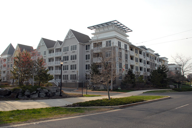 Pier II in Long Branch, NJ - Foto de edificio - Building Photo