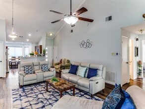 6008 Meadowdale Rd in Arlington, TX - Building Photo - Building Photo