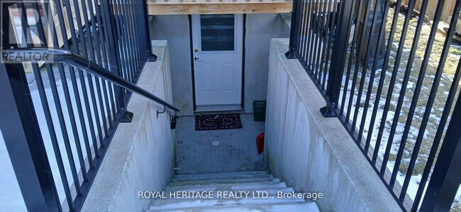 10 Bill Cole Ct in Bowmanville, ON - Building Photo - Building Photo