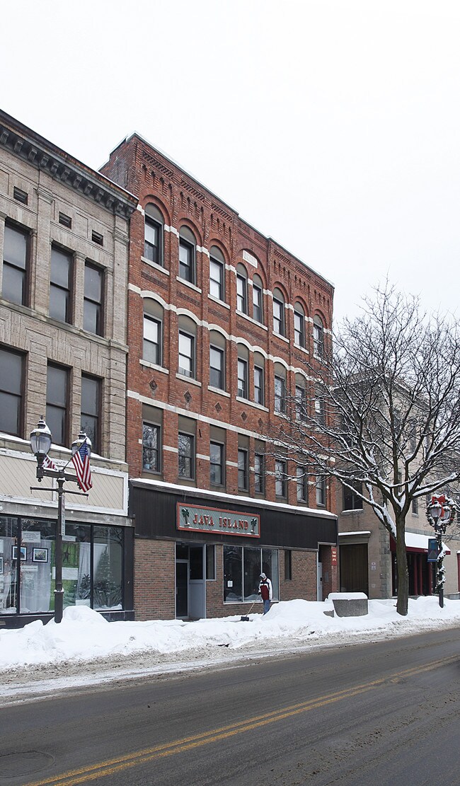 227-231 Main St in Oneonta, NY - Foto de edificio - Building Photo