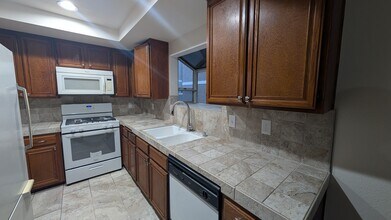 1300 S Mayflower Ave in Monrovia, CA - Building Photo - Building Photo