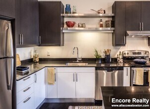 625 Thomas Burgin Pkwy in Quincy, MA - Building Photo - Building Photo