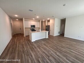 1031 Grapefruit Rd SE in Palm Bay, FL - Building Photo - Building Photo