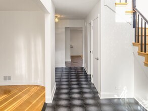 3320 Lakewood Ct in Glenview, IL - Building Photo - Building Photo