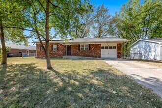 812 SE H St in Bentonville, AR - Building Photo - Building Photo