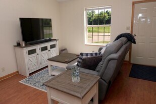 401 Fielding Ct in Mount Vernon, IN - Building Photo